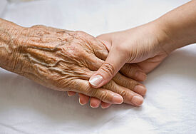 Bio-Hospiz für unheilbar Kranke in Mecklenburg geplant, Symbolbild (c) iStockphoto