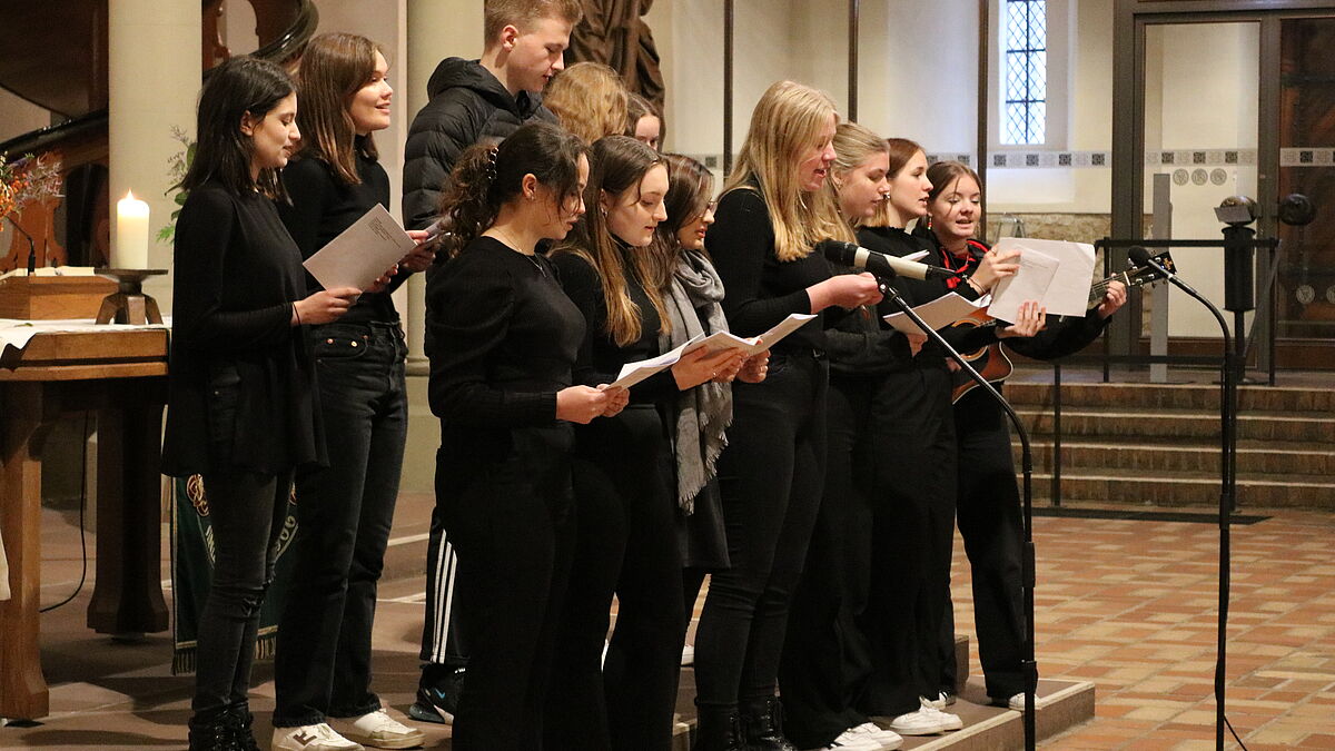 Die Schülerinnen und Schüler aus dem Vorbereitungsteam sorgten auch für die musikalische Begleitung des Gottesdienstes.