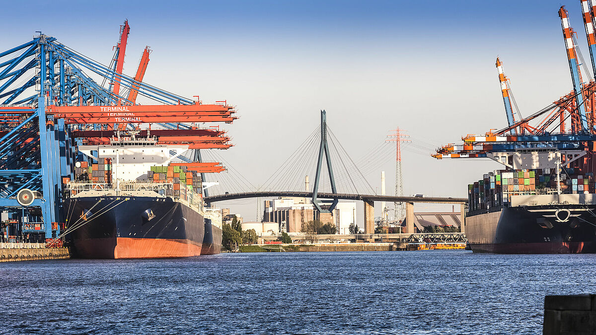 Container-Port in Hamburg-Altenwerder