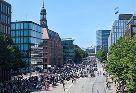 2023 gab es wieder eine Konvoi, an dem tausende Biker teilnahmen.