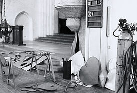 Die Installation "Bauhütte" von Stanislav Horváth (2000), zu sehen in der Ausstellung "Herzens-Werkstatt" anlässlich des 850. Domjubiläums. 