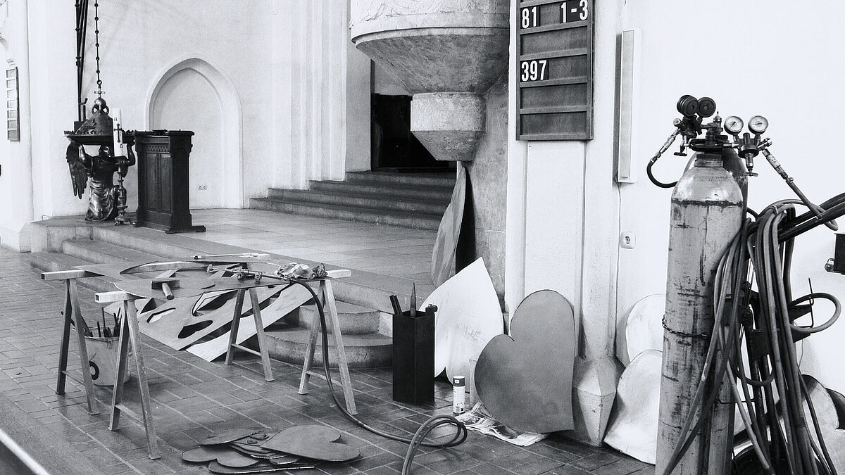 Die Installation "Bauhütte" von Stanislav Horváth (2000), zu sehen in der Ausstellung "Herzens-Werkstatt" anlässlich des 850. Domjubiläums. 