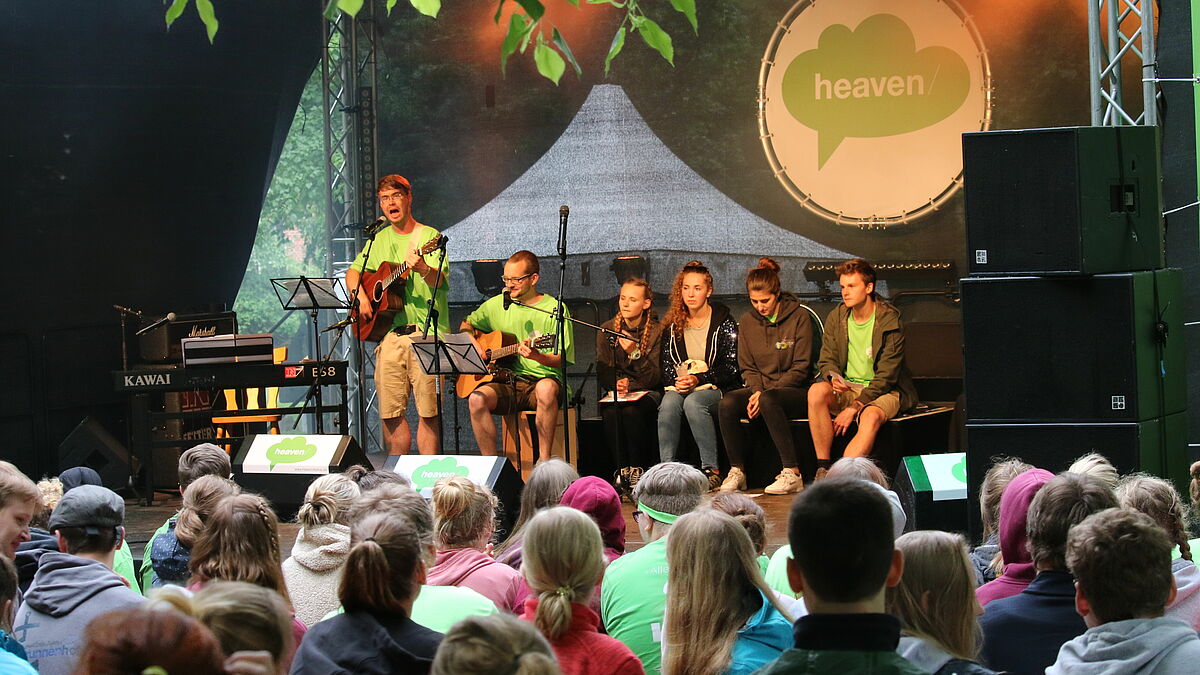 Live-Musik auf der Bühne beim Heaven-Festival.