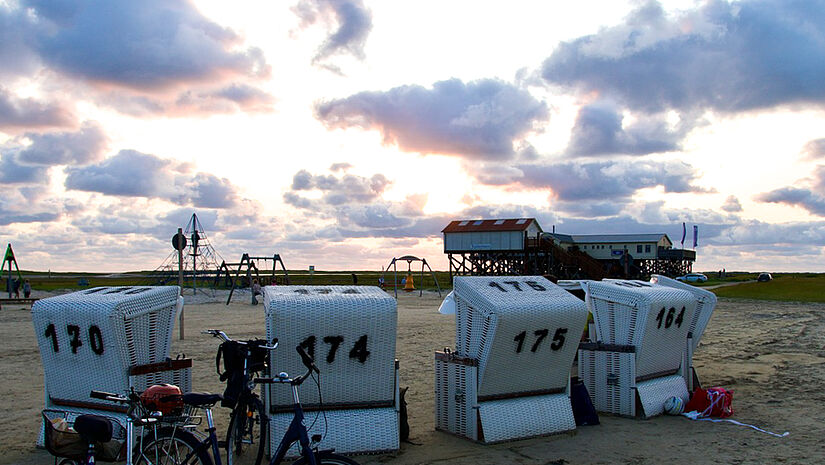 Blick auf Strandkörbe am Strand von St. Peter-Ording Blick auf Strandkörbe am Strand von St. Peter-Ording