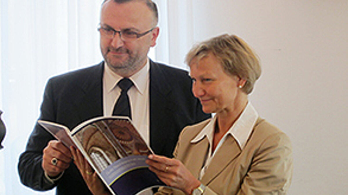 links: Mustafa Yoldas, rechts: Bischöfin Kirsten Fehrs im Sprengel Hamburg und Lübeck