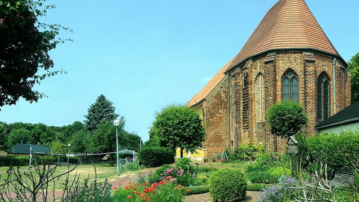 Rund um das Bibelzentrum in Barth findet am 29. Mai das „Plattdeutsche Singefest“ statt, das zugleich Saison-Auftakt für die Veranstaltungsreihe „Spiritueller Sommer im Norden“ ist. 