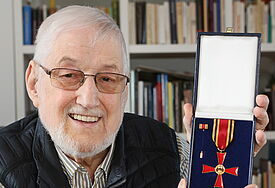Arvid Schnauer mit dem Bundesverdienstkreuz 