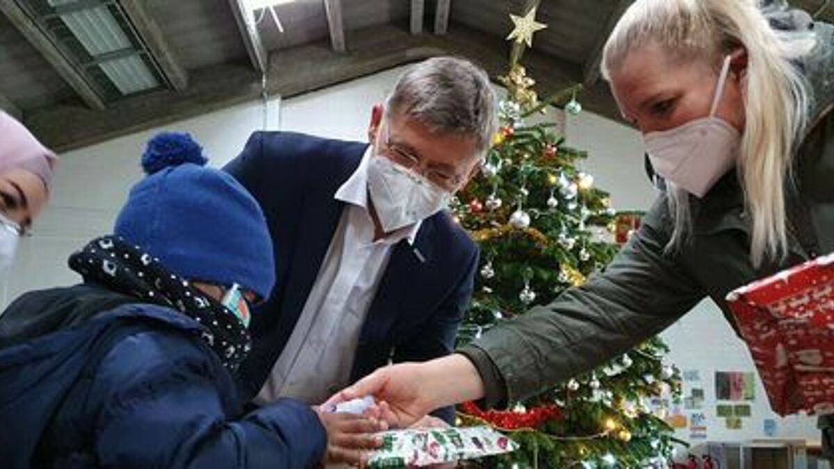 Heiko Naß in Rendsburg Mit seinem Besuch in der Rendsburger Unterkunft möchte Landespastor Heiko Naß auf die schwierige Situation von Geflüchteten aufmerksam machen.