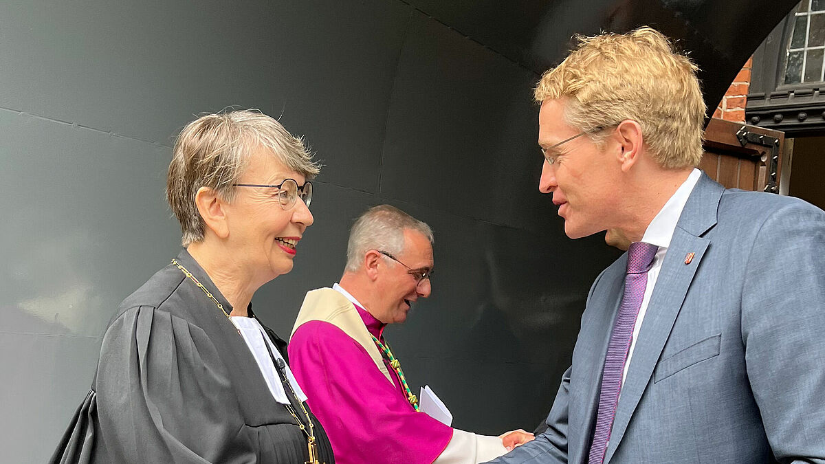 Landesbischöfin Kühnbaum-Schmidt beim ökumenischen Gottesdienst anlässlich der konstituierenden Sitzung des Landtags für Schleswig-Holstein mit Ministerpräsident Daniel Günther