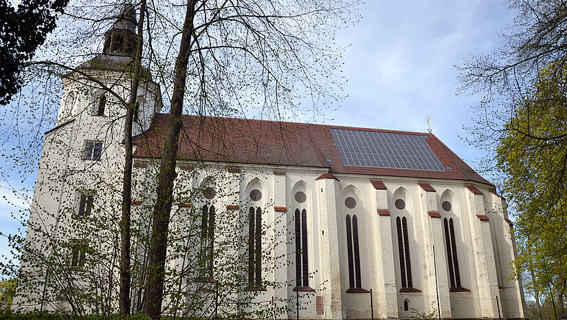 Photovoltaikanlage auf der Johanniterkirche in Mirow