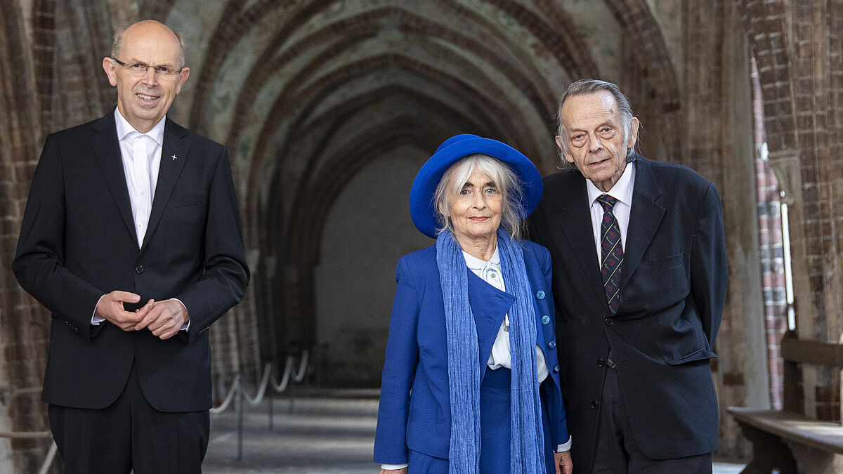 Altbischof Hans Christin Knuth mit seiner Gattin Sigrid Knuth-Baschek und Bischof Gothart Magaard anlässlich der Feier des 80. Geburtstag am 6. September 2020 im Schleswiger St. Petri-Dom.