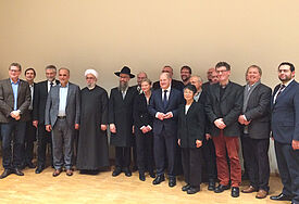 Bürgermeister Olaf Scholz bei einem Treffen mit dem Interreligiösen Forum Hamburg