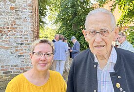 Jürgen Hagen mit Pröpstin Petra Kallies. 