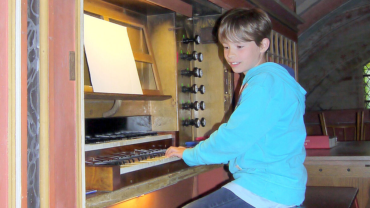 Jan Wenzel (10) ist begeistert von der Franzburger Orgel