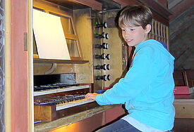 Jan Wenzel (10) ist begeistert von der Franzburger Orgel
