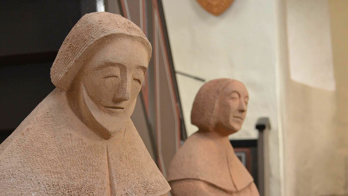 Ursprünglich waren sie für eine Kirche in Polen gedacht. Nun finden die Evangelisten (hier: Lukas und Johannes) in Bünsdorf ein Zuhause. 