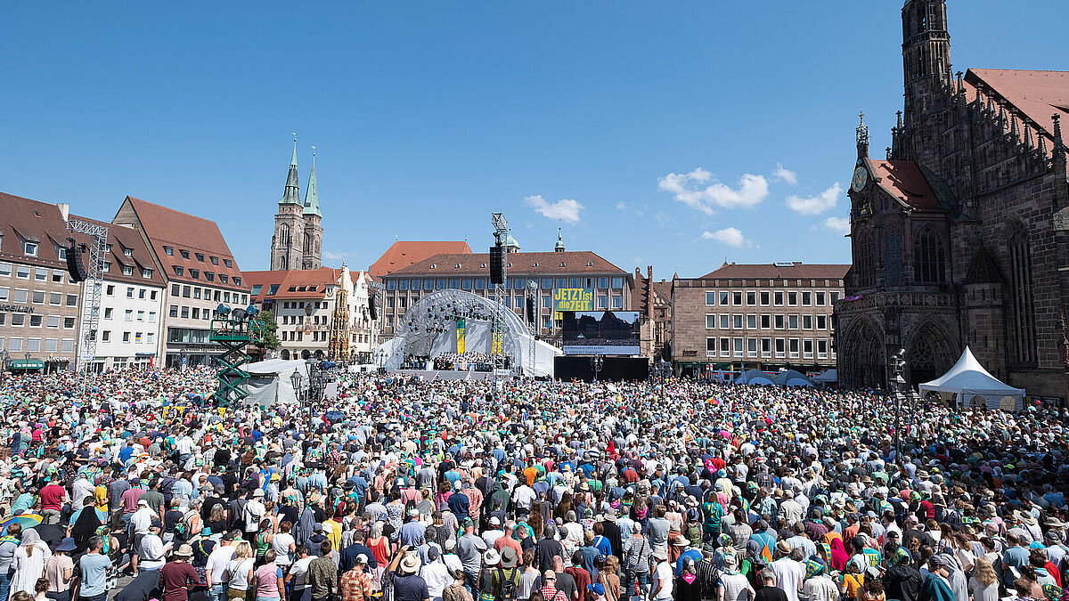 Der Kirchentag in Nürnberg trug 2023 das Motto "Jetzt ist die Zeit". In Hannover heißt es dieses Jahr: "Mutig, stark, beherzt". 