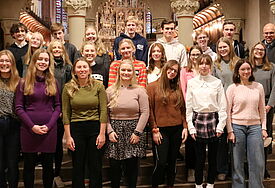 23 Schülerinnen und Schüler bereiteten mit den Lehrern Imme Hartwig und Burkhard Kleist und Pastorin Charlotte Hartwig einen Gottesdienst im Dom vor.