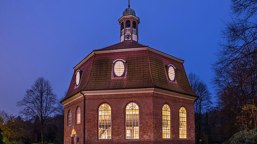 Die Kirche am Markt in Hamburg-Niendorf.