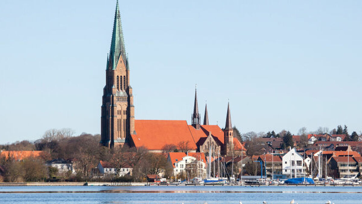Im Dom können alle Bürgerinnen und Bürger die Spitzenkandidatin und Spitzenkandidaten der Parteien bald von einer anderen Seite erleben: Sie werden über frei gewählte Bibeltexten sprechen. 