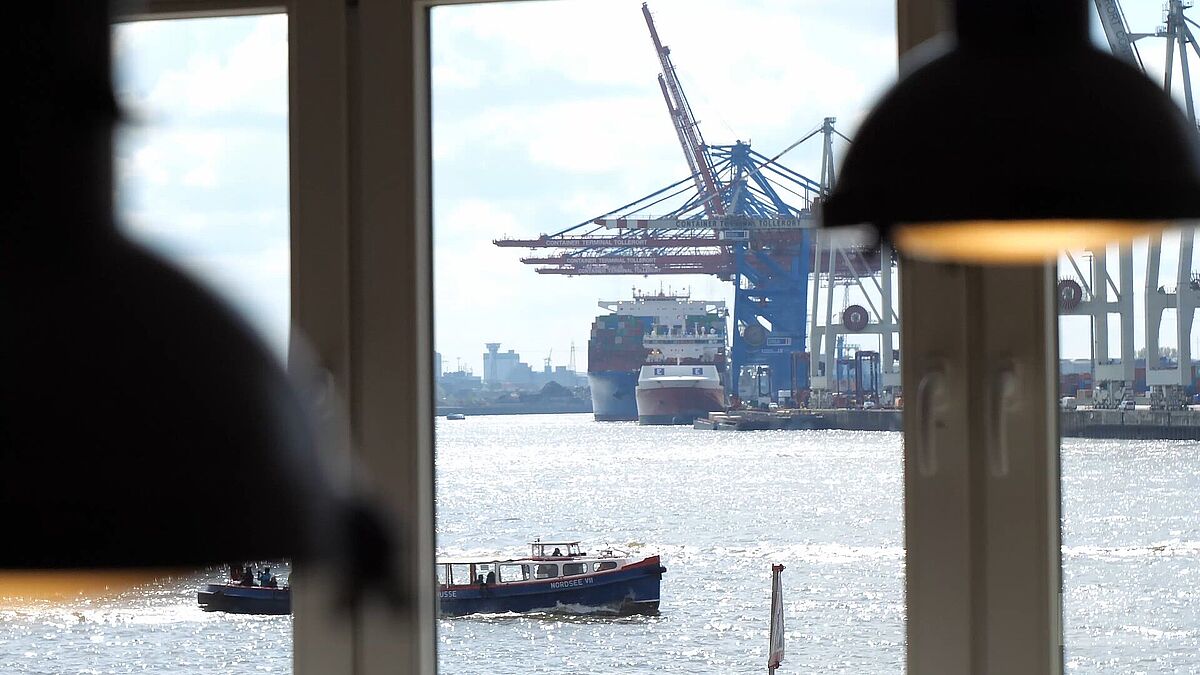 Ein Hotel mit Herz: Wer im Seemannshotel absteigt, darf sich fallenlassen und einfach wohlfühlen. Es liegt nur einen Katzensprung entfernt von der Elbe. 