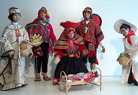Eine Indio-Krippe aus Peru, um 2000, aus der Sammlung Hilke Ehlers, Bordesholm.