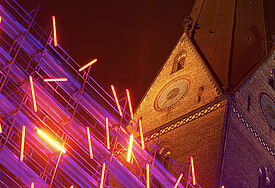 Zur "Nacht der Kirchen" 2010 gab es an der St. Petri-Kirche eine Lichtinstallation zur biblischen Geschichte vom "Brennenden Dornbusch" zu bestaunen