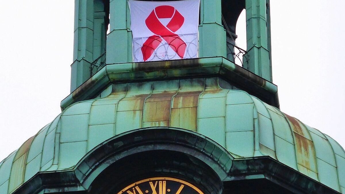 In der St. Georgkirche Hamburg findet traditionell der Gottesdienst zum Welt-Aids-Tag statt.