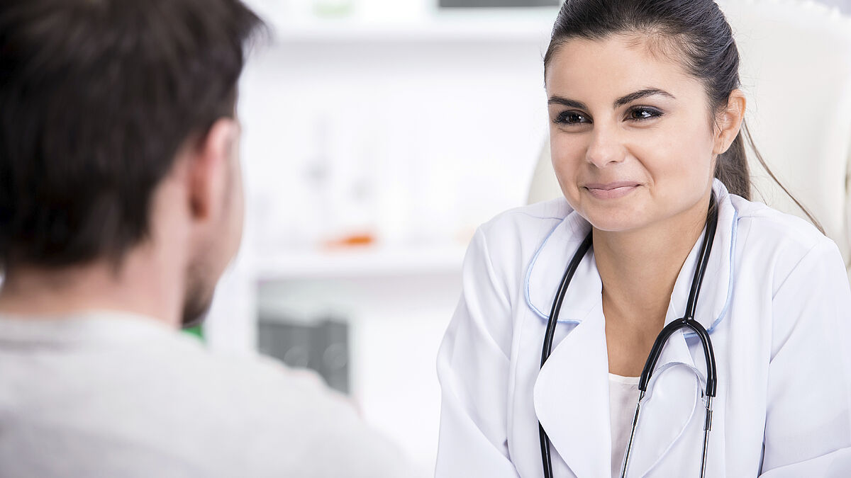 Kranke Flüchtlinge sollen durch die Gesundheitskarte einen direkteren Zugang zu einem Arzt erhalten (Symbolbild)