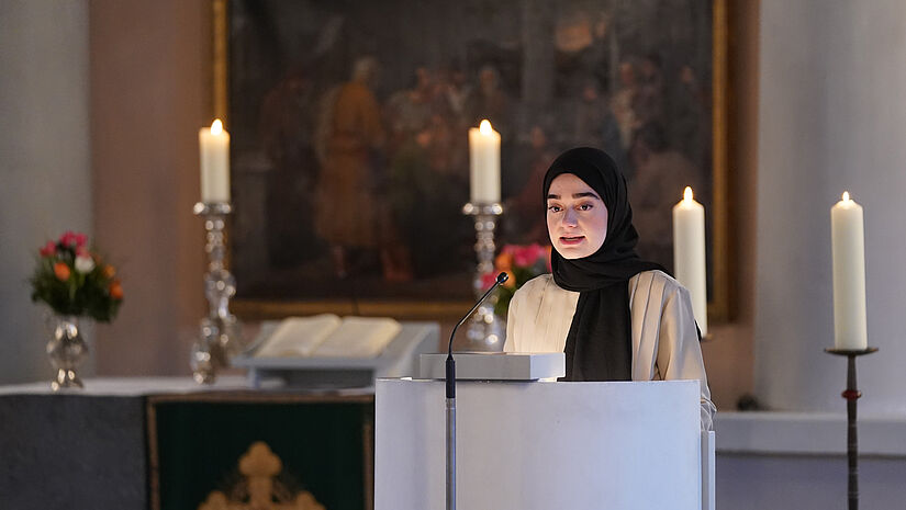 Seyda Saricam, stellvertretende Vorsitzende der SCHURA (Islamische Religionsgemeinschaft Schleswig-Holstein e.V.), sprach beim ökumenischen Gottesdienst.