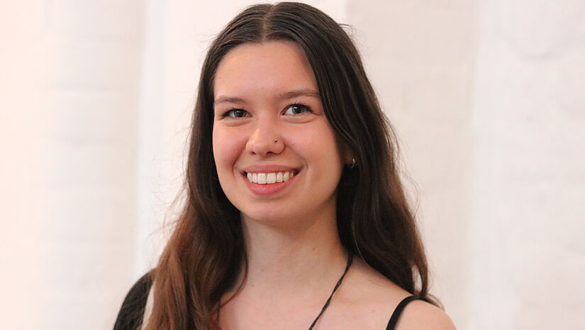 Theresia Michael (19) engagiert sich beim Verein Tutmonde in Stralsund. Theresia Michael (19) engagiert sich beim Verein Tutmonde in Stralsund.