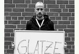 "Glatze" - dieses Vorurteil hört der Mann mit den spärlichen Haaren oft