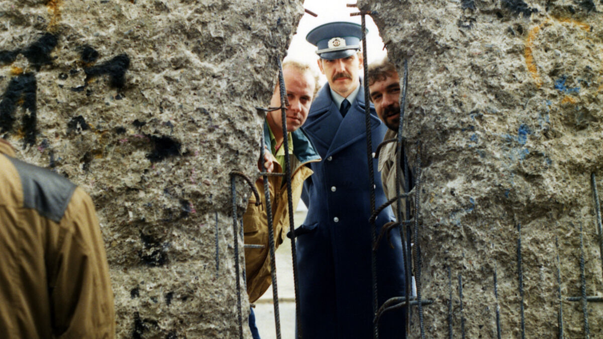 Im Wende-Herbst 1989/90 schwang im Ruf "Wir sind das Volk" die Aufbruchstimmung der Berliner auf beiden Seiten der Mauer mit 
