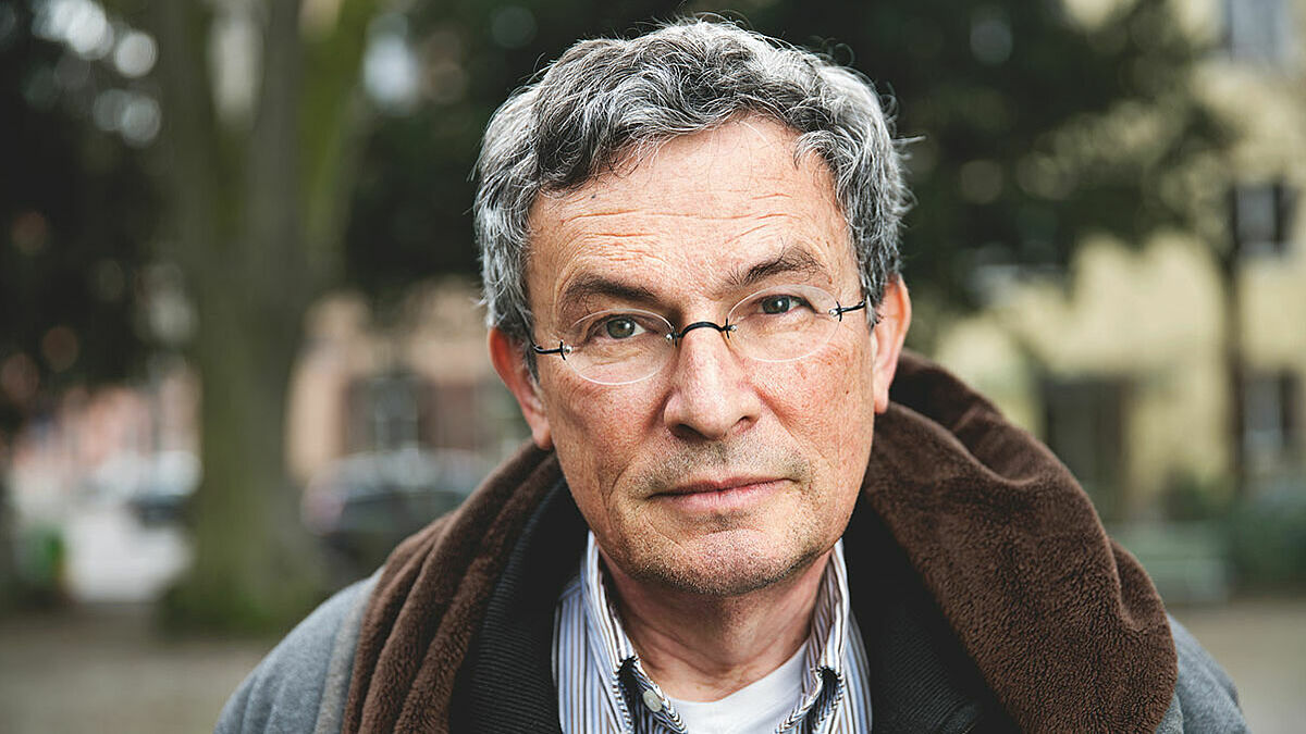 Der Schweizer Autor Charles Lewinsky kommt nach Kiel