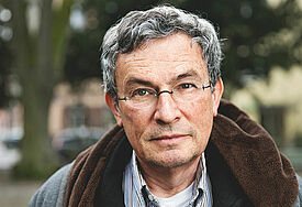 Der Schweizer Autor Charles Lewinsky kommt nach Kiel