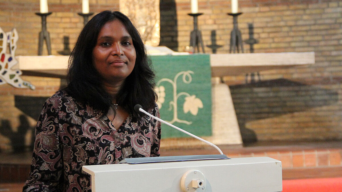 Joy Hoppe ist die erste indische Pastorin in der Nordkirche. Im Juni hat die 42-Jährige ihre erste Pfarrstelle in der evangelischen Paulusgemeinde Hamburg-Altona angetreten. 