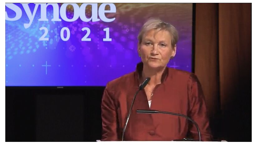 Bischöfin Kirsten Fehrs stellte sich als Kandidatin für den Rat der EKD vor. Bischöfin Kirsten Fehrs am Rednerpult