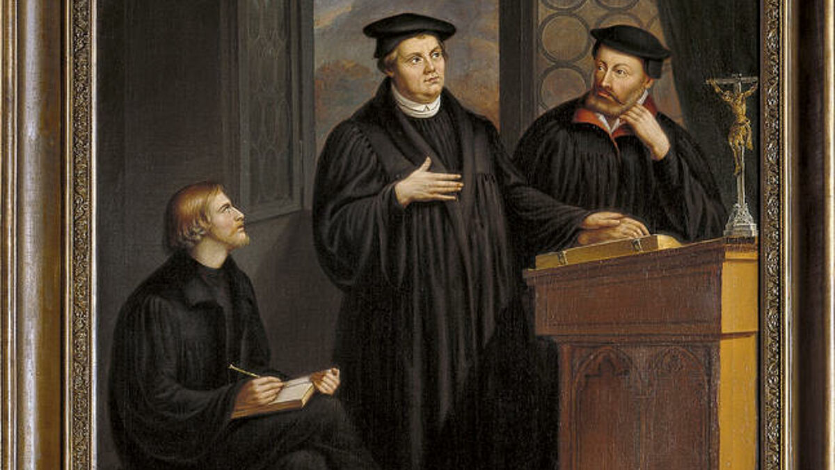 Gemaelde von G. Baumann: "Brenz und Isenmann bei Luther in Heidelberg, 1854". Das Bild haengt in der Kirche St. Katharina in Schwaebisch-Hall und zeigt den Reformator Martin Luther (1483-1546, M.) mit dem Reformator Johannes Brenz (1499-1570, r.) aus Schwaebisch Hall und Pfarrer Johann Isenmann (1495-1574) aus Schwaebisch Hall bei der Disputation Luthers am 26. April 1518 in Heidelberg. Die Heidelberger Disputation war ein von Martin Luther geleitetes wissenschaftliches Streitgespraech in der Heidelberger Universitaet. Fuer die Ausbreitung von Luthers Lehre im suedwestdeutschen Raum hatte sie grosse Bedeutung. Damaliger Anlass war die Generalversammlung des Augustiner-Ordens, dessen Generalvikar Johann von Staupitz gleichzeitig Luthers Beichtvater war. (Siehe epd-Bericht vom 19.07.16) ACHTUNG: ABDRUCK DES FOTOS NUR IM ZUSAMMENHANG MIT DEM EPD-BERICHT GESTATTET. MIT FREUNDLICHER GENEHMIGUNG DER KIRCHENGEMEINDE ST. MICHAEL UND ST. KATHARINA, SCHWAEBISCH-HALL.