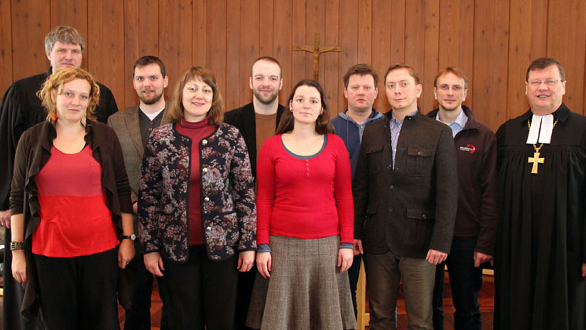 v.l.n.r.: Bischof Dr. v. Maltzahn, Brunke Koch, Jens-Peter Schulz, Viviane Schulz, Thomas Moll, Franziska Zimmermann, Stefan Fricke, Christian Hasenpusch, Dr. Ulf Harder, Bischof Dr. Abromeit. Es fehlt Dieter Rusche.