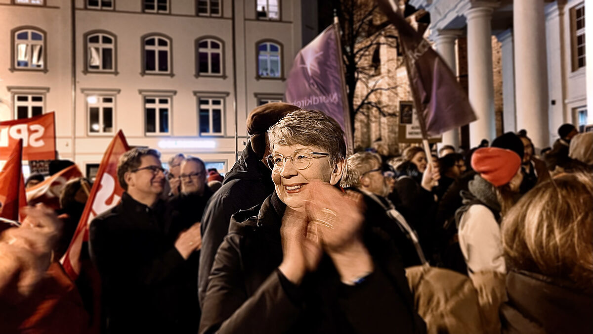 Landesbischöfin Kristina Kühnbaum-Schmidt auf der Schweriner Demonstration am Dienstagabend. Foto: Jonny Franzke