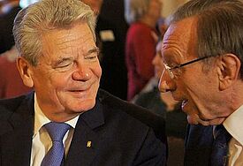 Bundespräsident Joachim Gauck (l.) und Altbischof Heinrich Rathke.