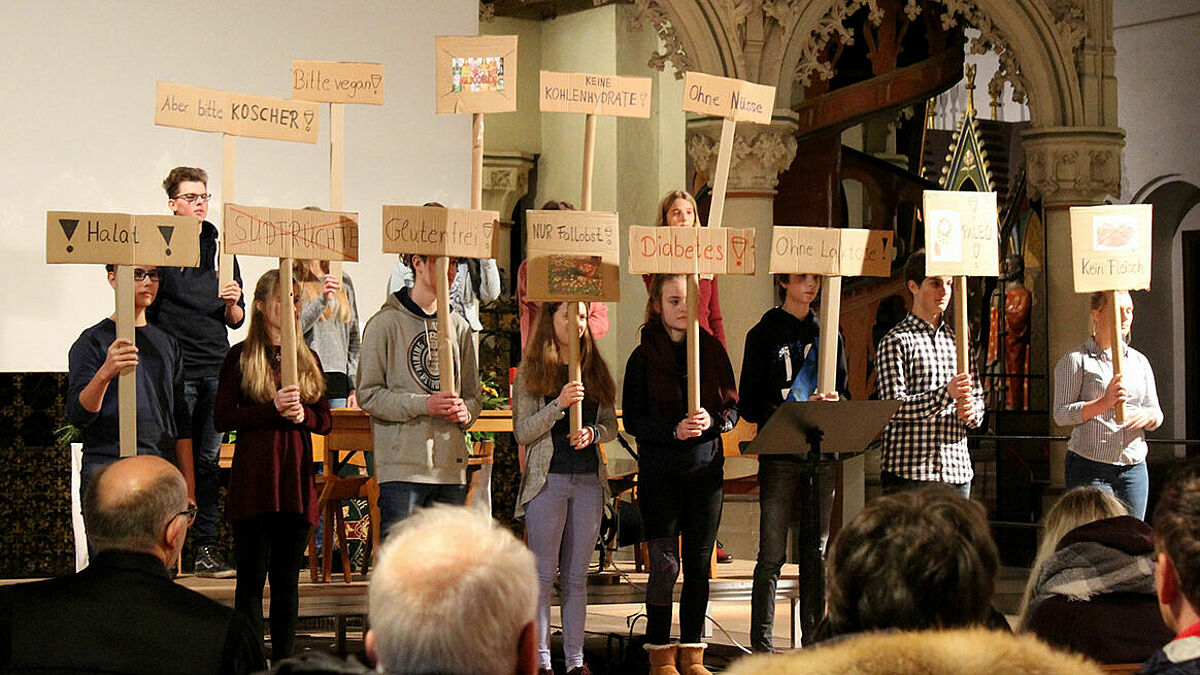 Beim Anspiel „Klassentreffen“ der Jugendlichen mussten unterschiedliche Ernährungsformen und Intoleranzen berücksichtigt werden 