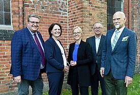 Propst Dirk Süssenbach, die gewählte Pröpstin Christine Halisch, Bischöfin Nora Steen, Pastor und Propstvertreter Volker Prahl und Präses Dr. Peter Wendt.