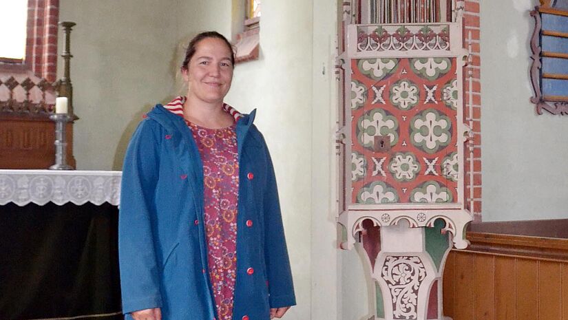 Das Tabernakel gehört zu den aufwendig verzierten Sehenswürdigkeiten der Kirche Granzin, sagt Pastorin Katharina Rosenow. 