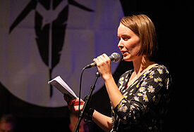 Slam-Poetin Mona Harry ist in Dithmarschen mit dabei. Bekannt wurde die Kielerin unter anderem mit ihrem Text "Norden".