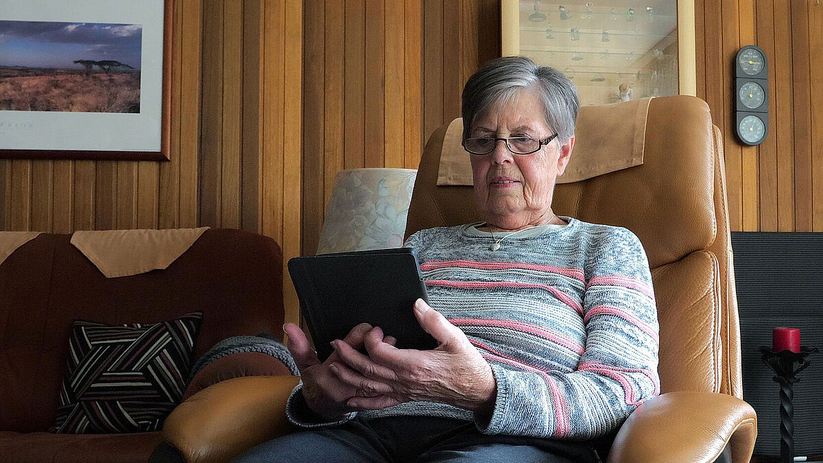 Roennfeldt lse Roennfeldt (Foto) ist 85 Jahre alt und nicht mehr so gut zu Fuss, wie sie selbst sagt. Seit mehr als einem halben Jahrhundert lebt sie in derselben Wohnung in Hamburg. Ihre Kinder sind hier aufgewachsen. Doch jetzt muss sie ausziehen, die Treppen zum zweiten Stock schafft die Rentnerin kaum noch und einen Fahrstuhl gibt es nicht. Doch die Suche nach einer neuen Bleibe ist fuer die Rentnerin kompliziert, denn bezahlbarer Wohnraum in der Grossstadt ist knapp.