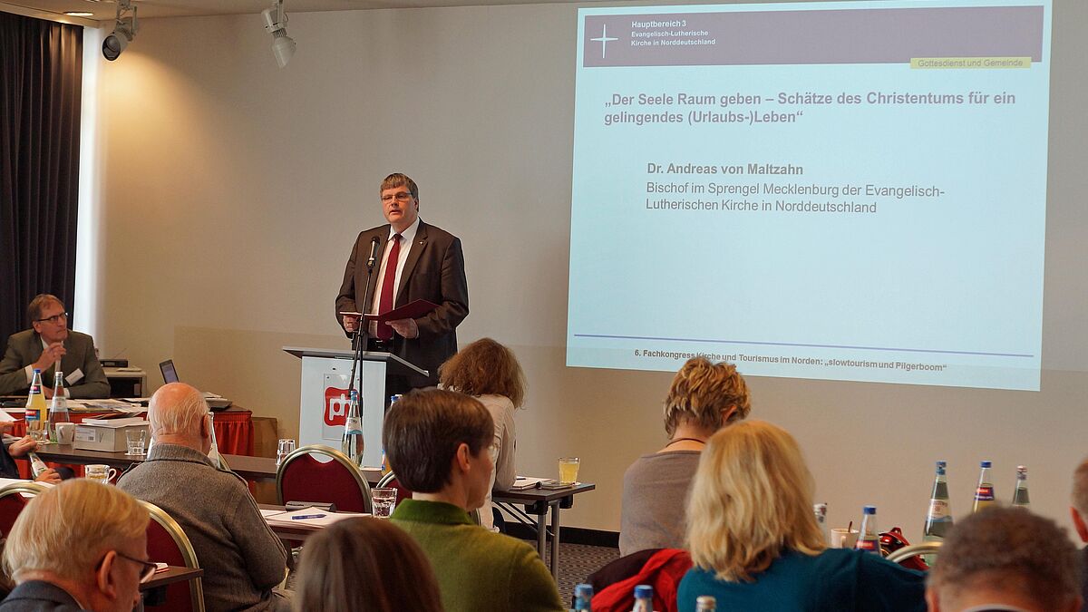 Bischof Andreas v. Maltzahn entfaltete Schätze des Christentums für ein gelingendes (Urlaubs-)Leben. 