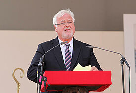 Peter Harry Carstensen, ehemaliger Ministerpräsident von Schleswig-Holstein, setzt sich für einen Gottesbezug in der Landesverfassung ein (Archivbild)