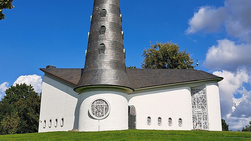Die Thomaskirche in Kiel Schulensee