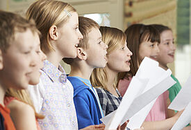 Kinder- und Jugendarbeit ist den jungen Kirchenmusikern wichtig, damit sich auch der Nachwuchs für Chorgesang begeistert (Symbolbild)